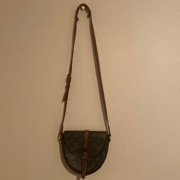 Louis Vuitton Chantilly PM Crossbody purse - Picture 4 of 9